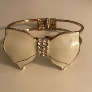 Bow bangle bracelet